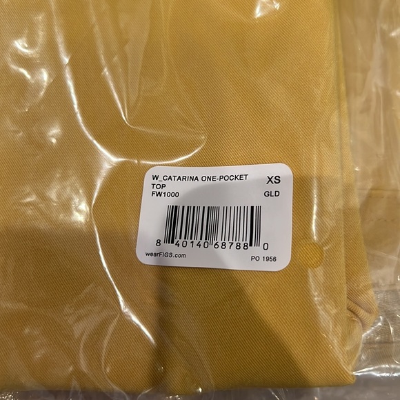 FIGS Scrub Set Catarina Top/ Zamora Jogger Light Gold - Picture 2 of 11